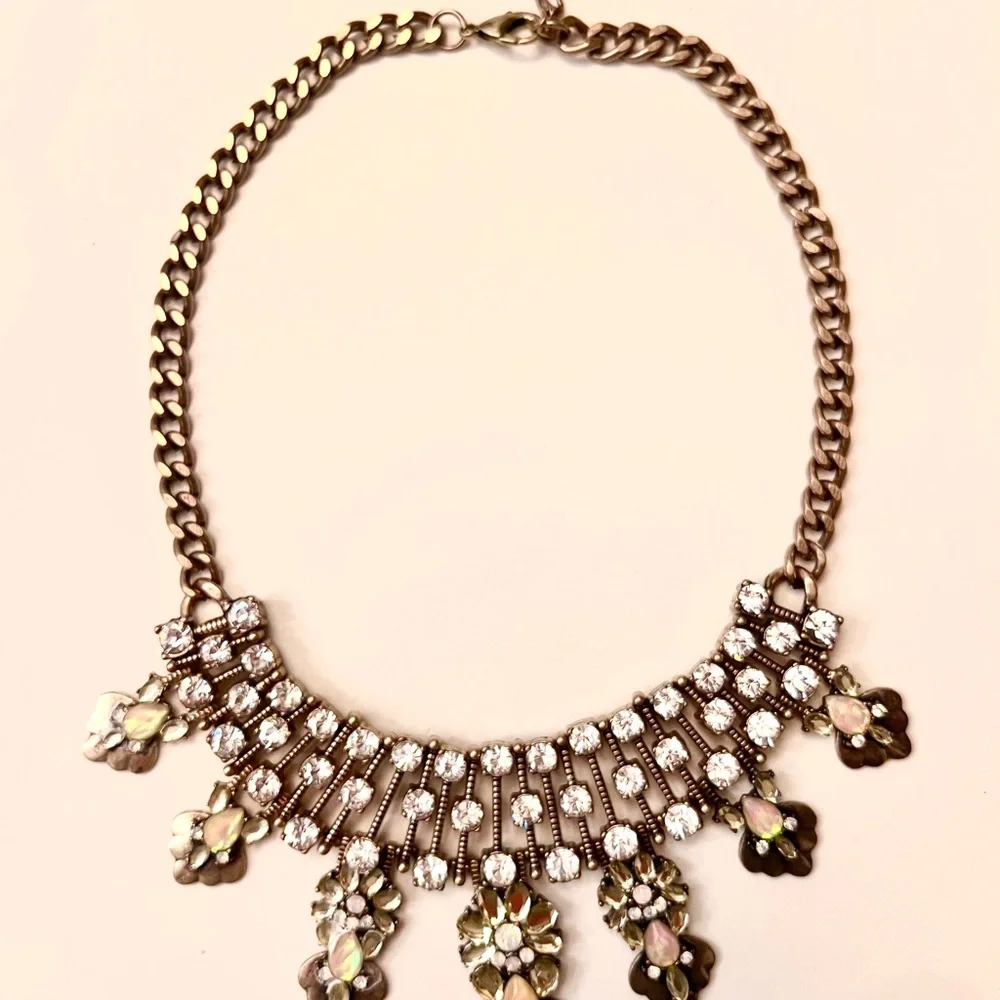Lydell NYC plastron gold necklace with gems and rhinestones - Picture 5 of 8